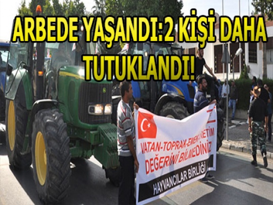 SÜTEK önünde arbede yaşandı! 2 üretici daha tutuklandı SÜTEK önünde arbede yaşandı! 2 üretici daha tutuklandı