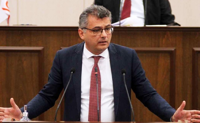 Erhürman: “Sol direksiyon araçlar geldi mi?” Arıklı: “Birkaç araç geldi”