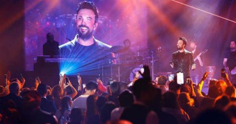 Tarkan'ın yılbaşında yaptığı hareket olay oldu! Konsere gidenler bile ikiye bölündü