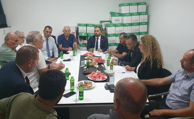 Bakan Çavuş üreticilerin sorunlarını yerinde dinliyor