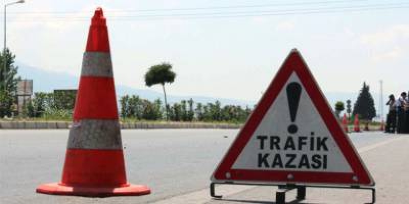 Girne'de kaza: Bordür taşlarına çarpıp, dere yatağına uçtu