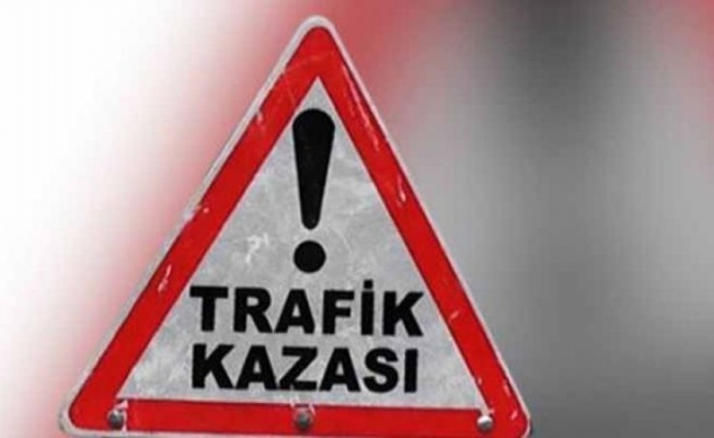 Trafik kazasında araçlardan biri tavanı üzerinde devrildi, bir araç sürücüsü yaralandı