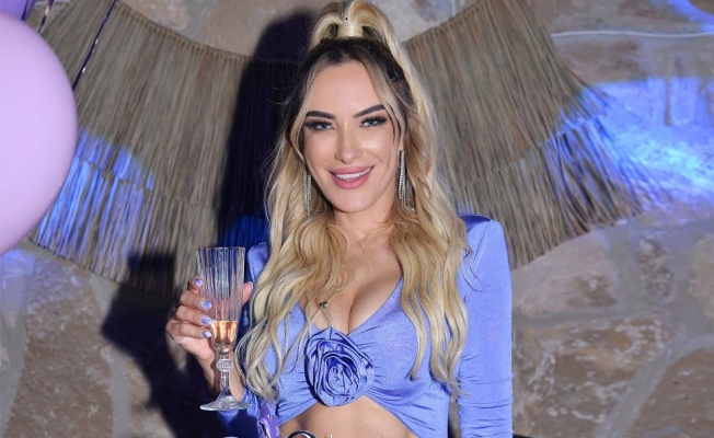 Hayriye Vurdu yeni yaşını dostları ile kutladı