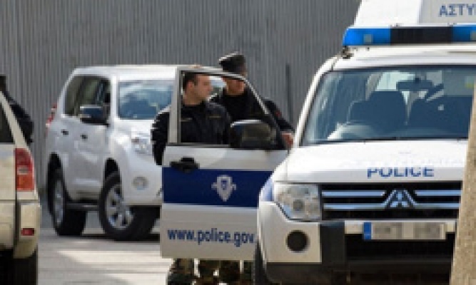 Yer Güney Kıbrıs... 69 yaşındaki Kıbrıslı Türk polise “bıçak çekmekten” gözaltında