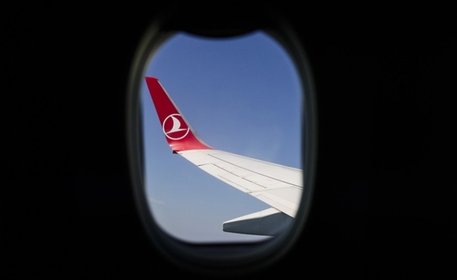 Uçakta rahatsızlandı... Milli Takımı taşıyan uçak acil iniş yaptı