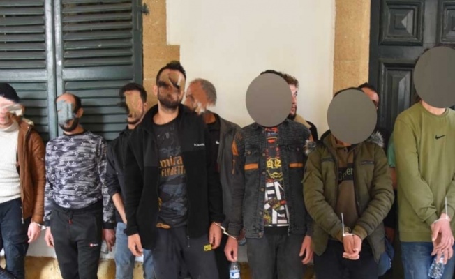 Ülkeye tekneyle kaçak yollarla giren 38 kişi suçüstü tespit edilerek tutuklandı