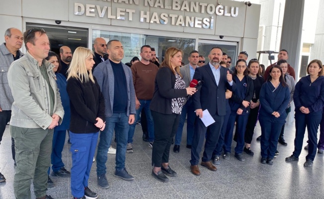KTAMS Lefkoşa Devlet Hastanesi önünde basın açıklaması yaptı