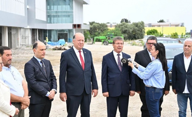 Başbakan Üstel yapımı süren yeni Girne Hastanesi'ndeki çalışmaları yerinde inceledi