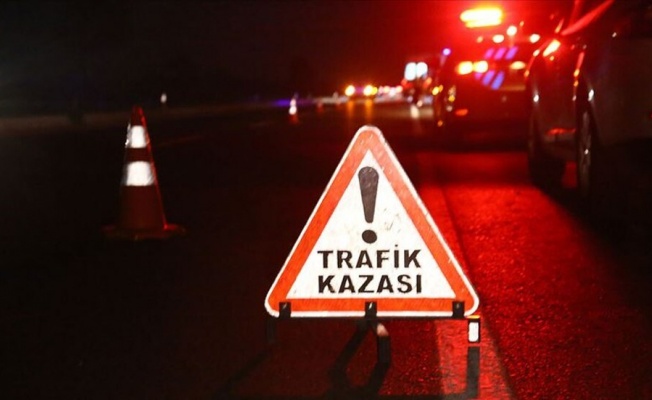 Esentepe'de kaza... Ehliyetsiz sürücü duvara çarptı!