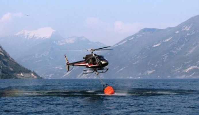 Güney Kıbrıs'a 18 mürettebatlı iki itfaiye helikopteri konuşlandırıldı