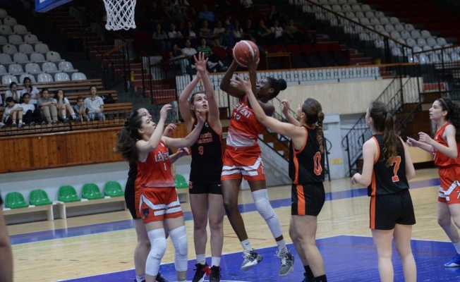 Levent üçte üç yaptı: 69-40