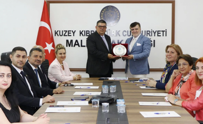 Berova, arabuluculardan oluşan heyetleri kabul etti