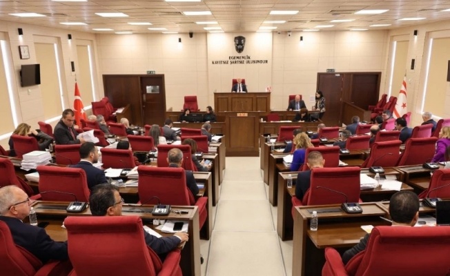 Hükümetin yeni bir olağanüstü toplantı çağrısı yapması, Meclis'te tartışma yarattı
