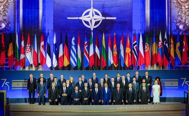 NATO Zirvesi'nin ilk oturumu başladı