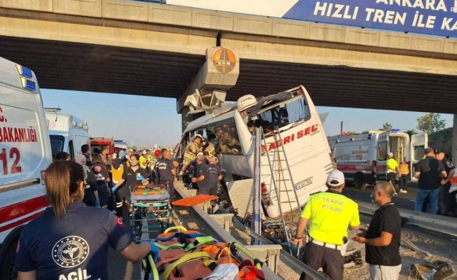 Ankara'da otobüs köprüye saplandı: 11 can kaybı