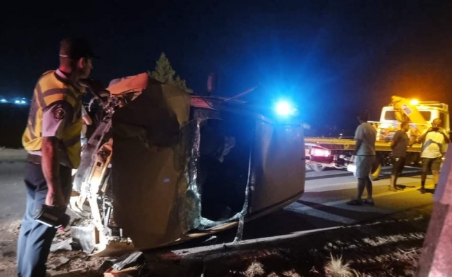 Araçta sıkışan sürücü kurtarıldı, tedavisi sürüyor