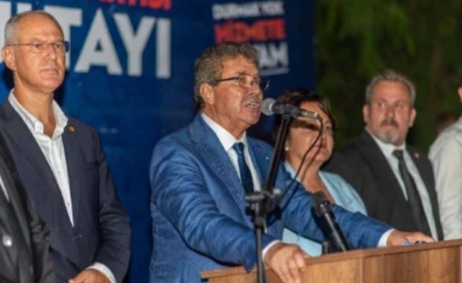 İskele’de Başbakan Ünal Üstel’e tam destek