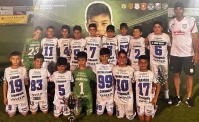 Üstel: Başkaları kaos peşindeyken, ben size iktidar vaat ediyorum