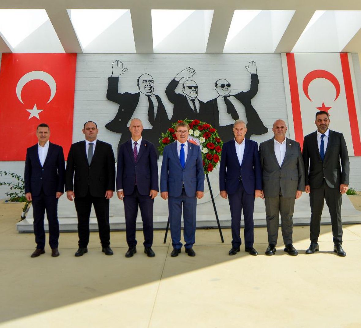UBP MERKEZ TEŞKİLATLARI VE 6 İLÇE BAŞKANI’NDAN GENEL BAŞKAN VE BAŞBAKAN ÜSTEL’E TAM DESTEK
