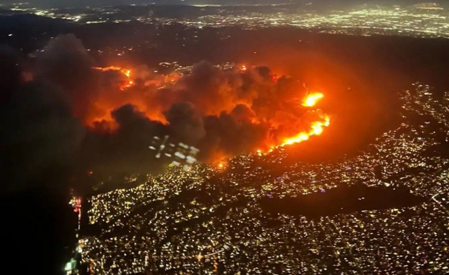 Los Angeles’ta orman yangınları nedeniyle yaklaşık 30 bin kişi tahliye ediliyor