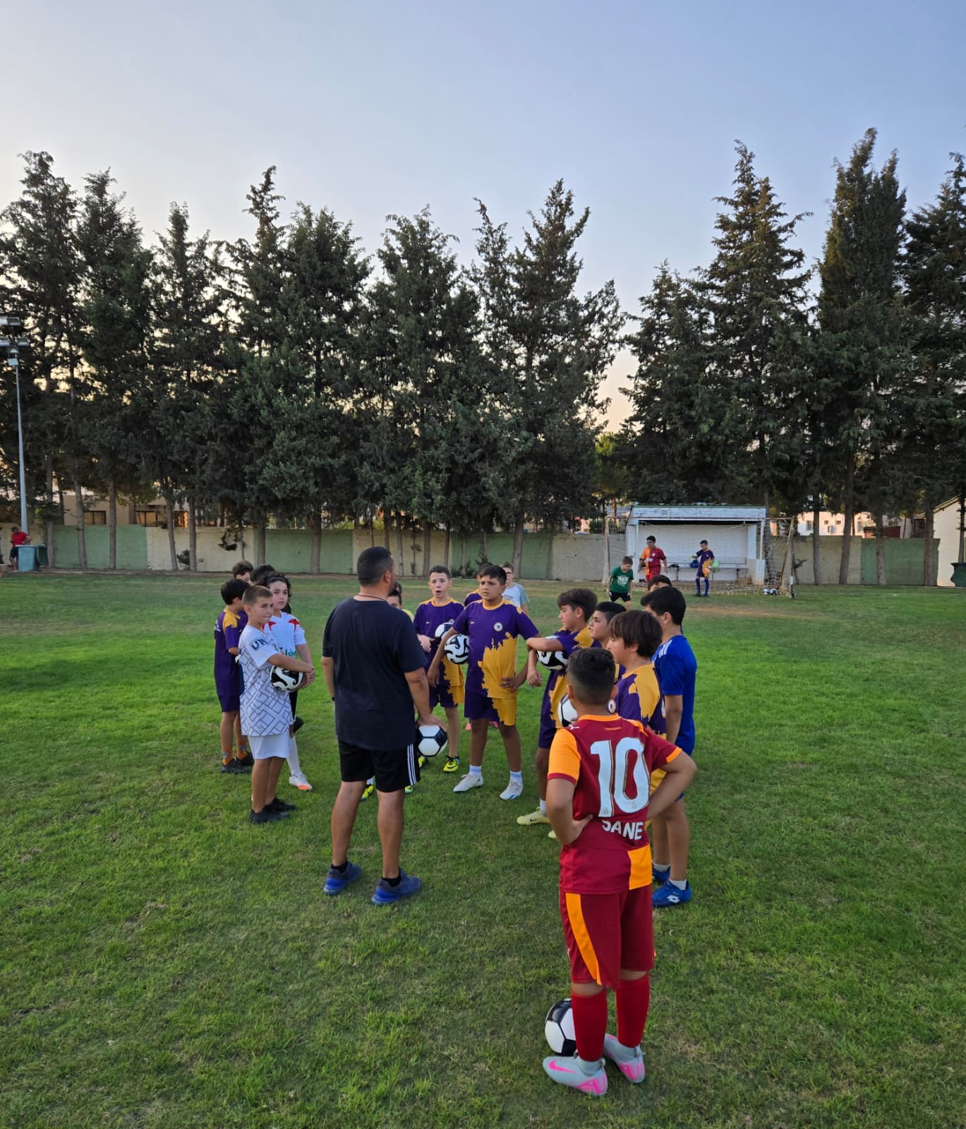 Mehmetçik Büyükkonuk Belediyesi Futbol Akademisi Antrenmanlara Başladi