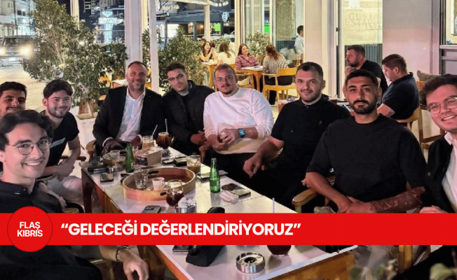 Çeler, gençlerle bir arada Çeler, gençlerle bir arada