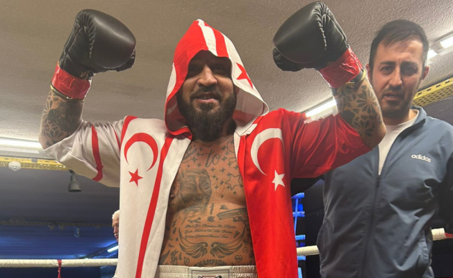 “Metin Turunç İstanbul’da Zafere Ulaştı: KKTC Bayrağını Ringde Dalgalandırdı”