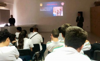 Polisten velilere ve öğretmenlere siber zorbalık ve bilişim suçları konularında eğitim...