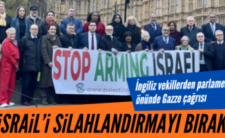 İngiliz milletvekilleri parlamento önünde "İsrail'i silahlandırmayı bırakın" yazılı pankart açtı