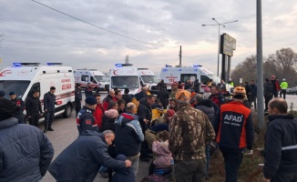 Okul servisi ile tır çarpıştı... 8 öğrencinin durumu ağır