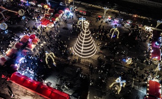 Suriyeliler, Şam’da hem Rejim’in yıkılmasını ve hem yeni yılı coşku içinde kutladı