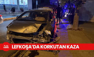 Yoldan çıktı, aydınlatma direğine ve dükkanlara çarptı!