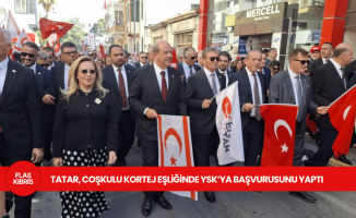 Ersin Tatar’ın adaylık başvurusu için coşkulu kortej yürüyüşü gerçekleştirdi