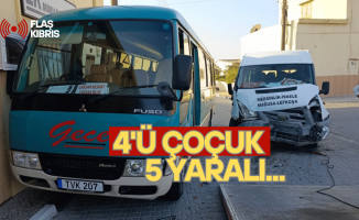 İskele’de iki otobüs çarpıştı