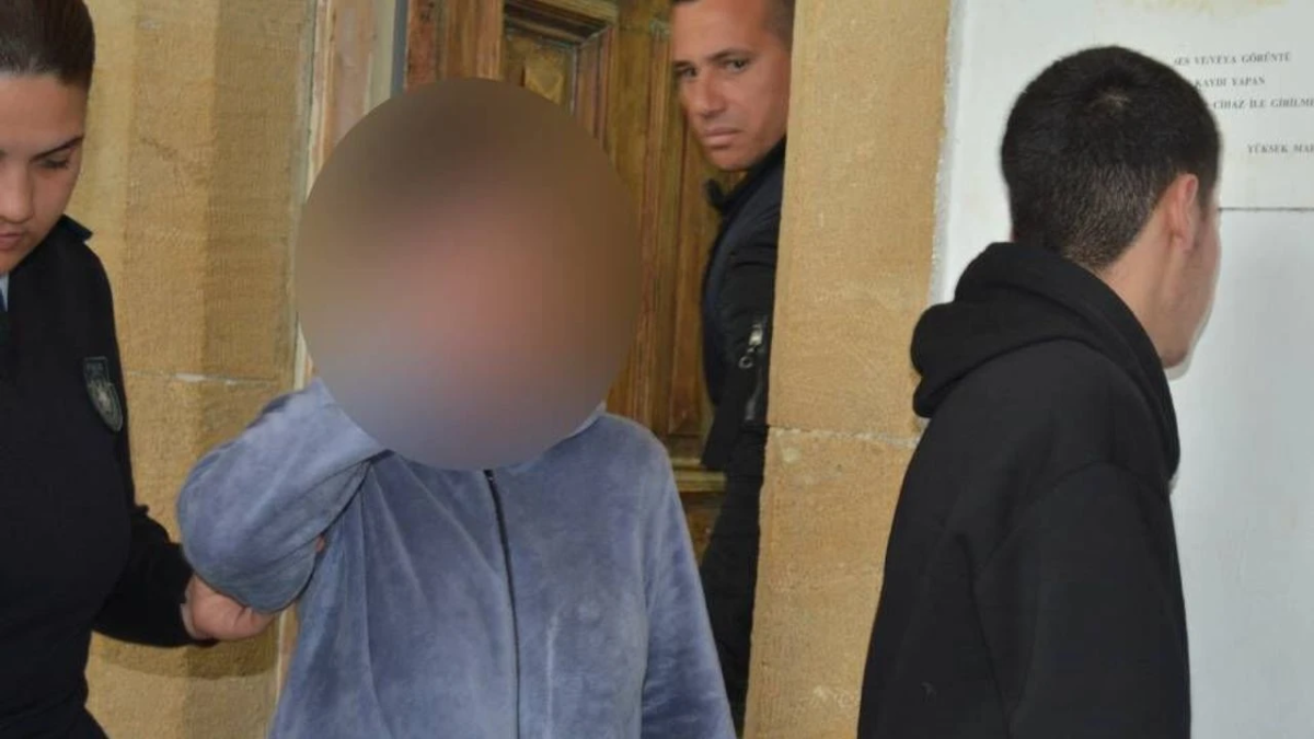 Alkollü bakıcı yaşlı kadını darp etti!