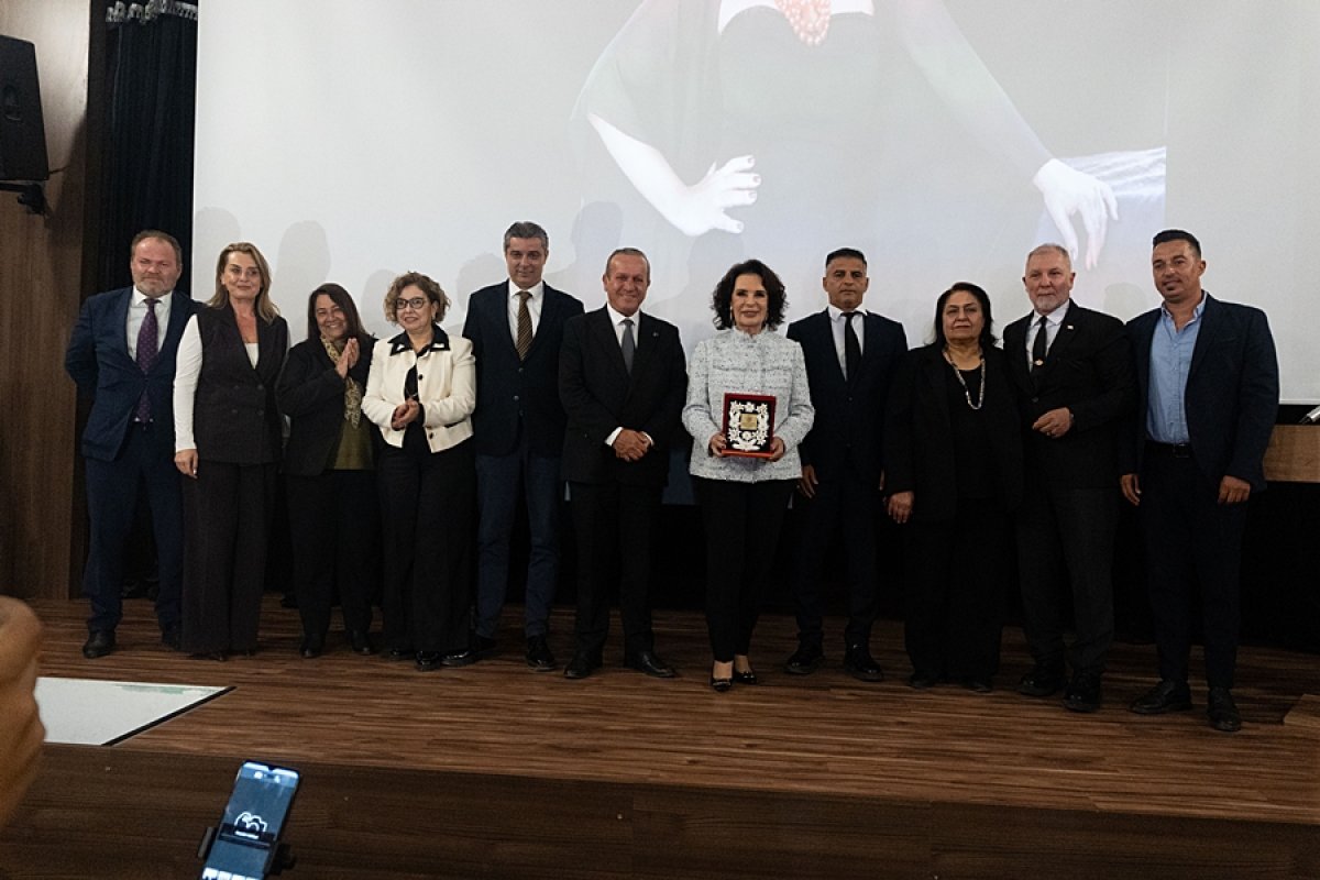 Koçyiğit; Sevenleriyle İlk Buluşmasını, Alsancak’ta Gerçekleştirdi