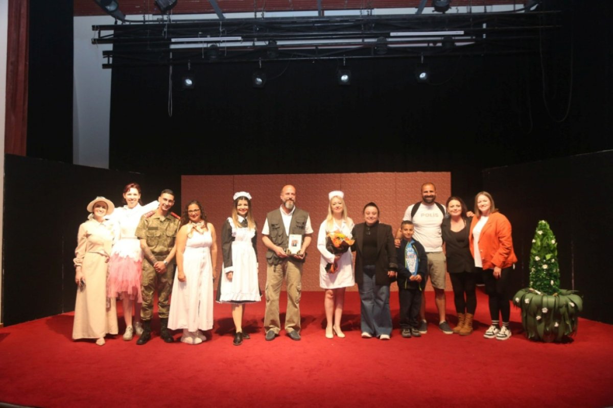 “Kozalar” oyunu Cumartesi günü İskele’de sahnelenecek