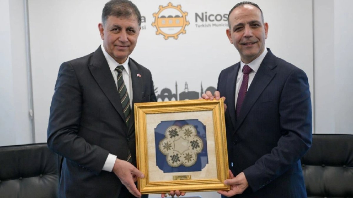 Kardeş Şehir Lefkoşa ve İzmir’in belediye başkanları, Lefkoşa’da bir araya geldi