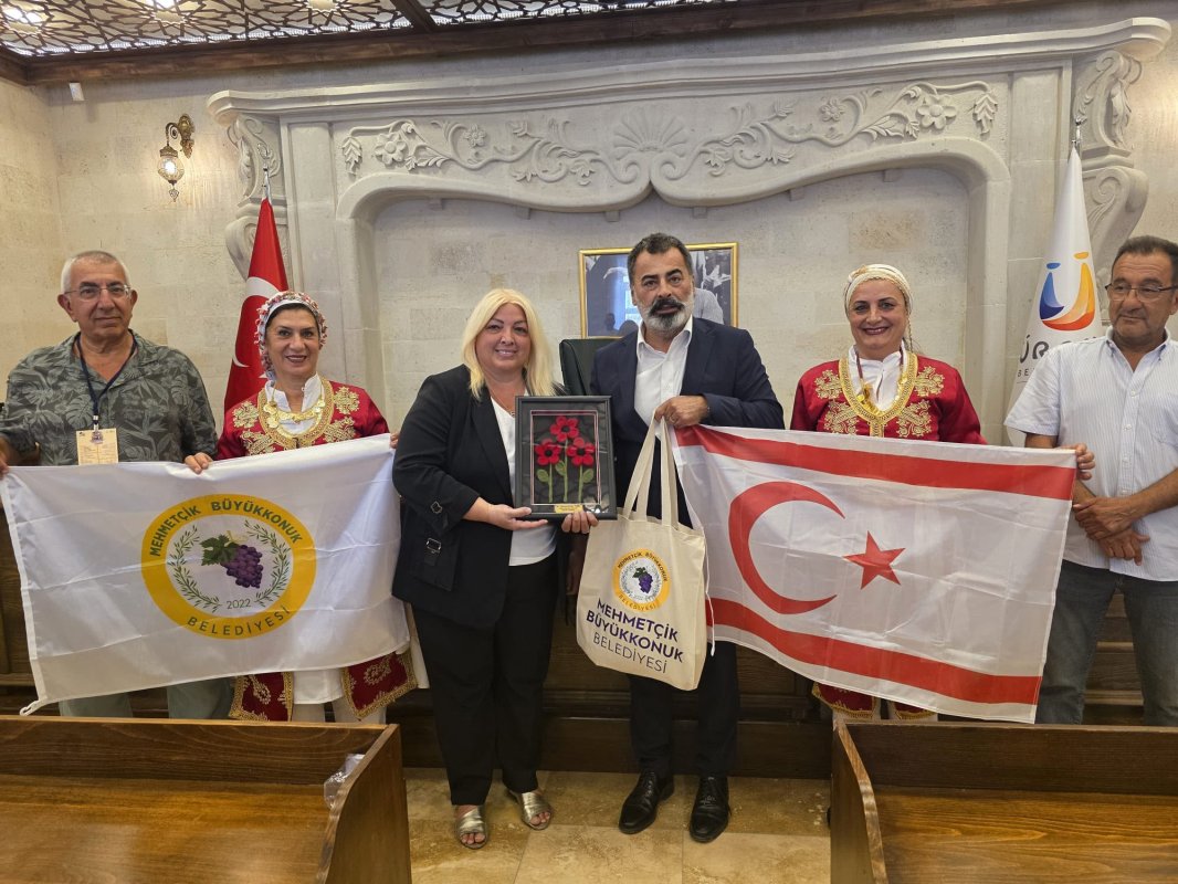 Mehmetçik Büyükkonuk Belediyesi Halk Dansları Ekibi Kapadokya’dan İki Büyük Ödülle Döndü