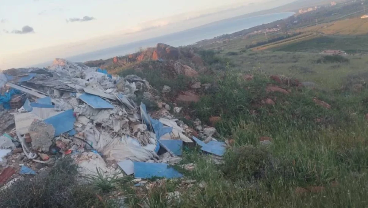 Lefke Çevre ve Ekoloji Derneği, Cengizköy'de moloz dökülen alanla ilgili yetkilileri göreve çağırdı