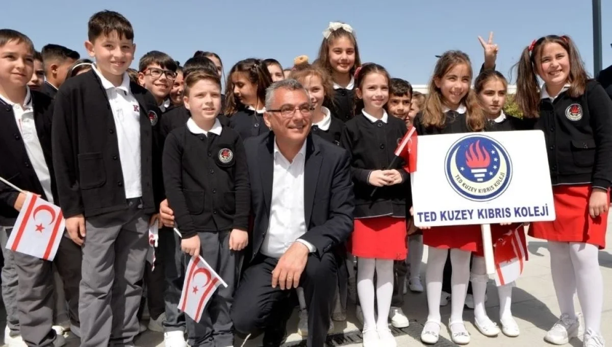 Erhürman'dan öğrencilere 23 Nisan mesajı: Ülkenizi çok sevin ve Kıbrıslı Türk olmaktan gurur duyun