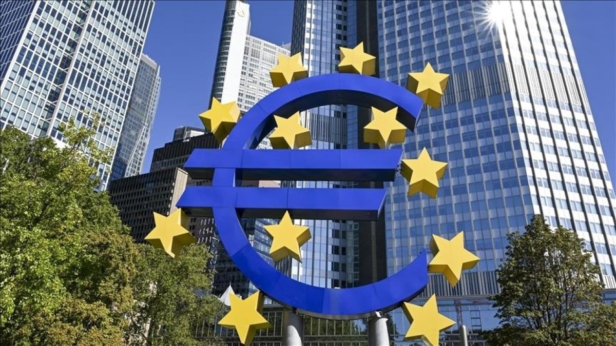 ECB tutanakları üyelerin olası faiz şoklarına karşı daha hazırlıklı olduklarını gösterdi