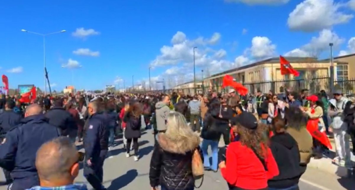 Sendikalar, bugün genel grevde ve meydanlarda olacak!