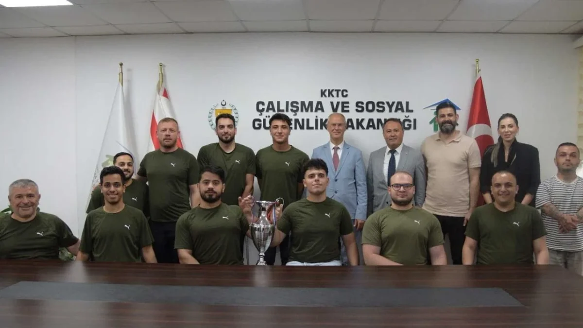 Hasipoğlu, Vakıflar Tekerlekli Sandalye Basketbol Takımı'nı kabul etti