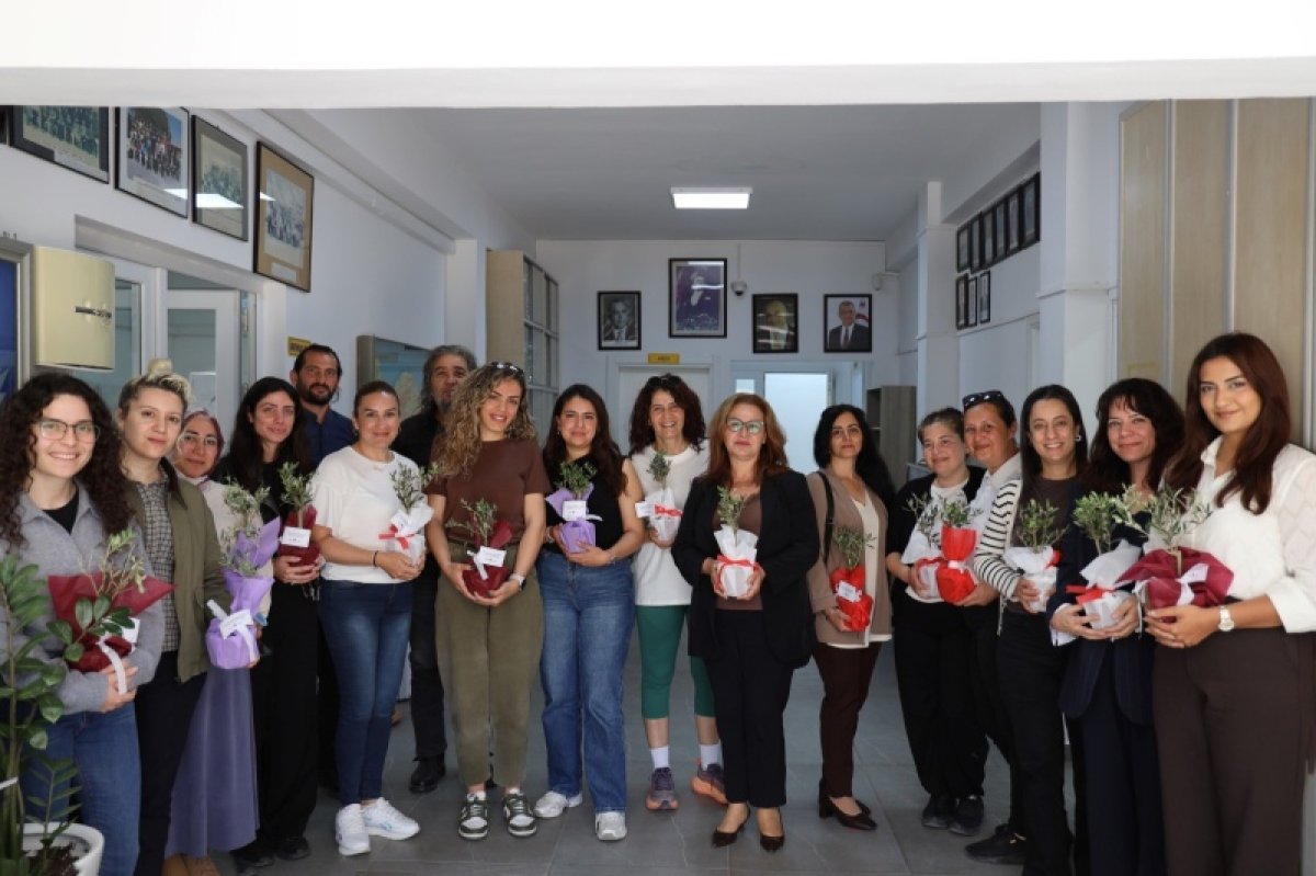 İskele Belediyesi, Annelere, Saksıda Zeytin Ağacı Armağan Ediyor 