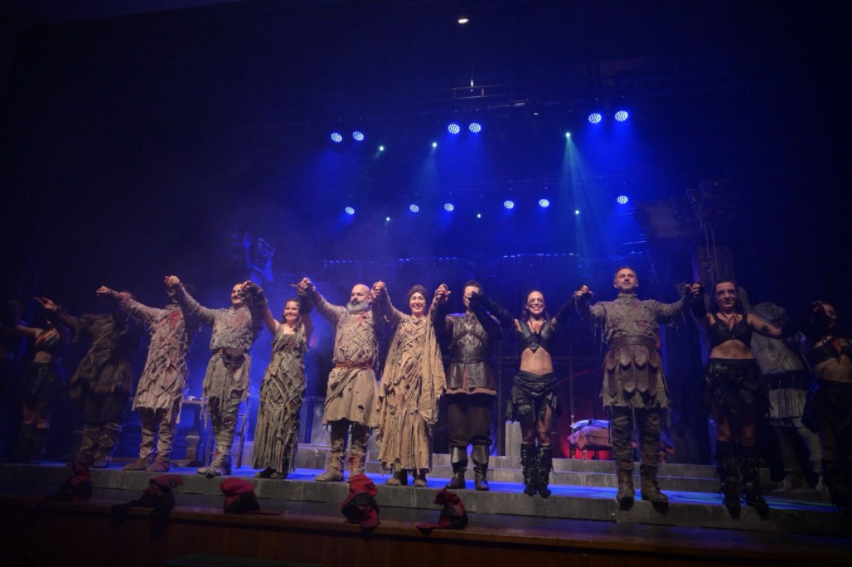 22. Kıbrıs Tiyatro Festivali, İstanbul Devlet Tiyatrosu’nun “Büyük Romulus” oyunuyla başladı