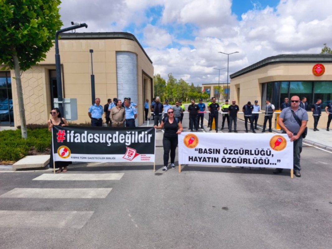 Basın Örgütleri Meclis önünde eylemde
