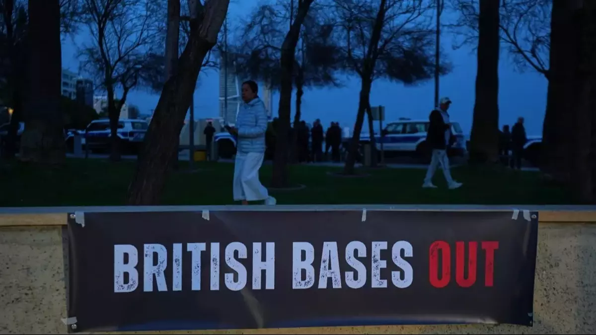 Güney Kıbrıs’ta İngiliz üslerine karşı protesto