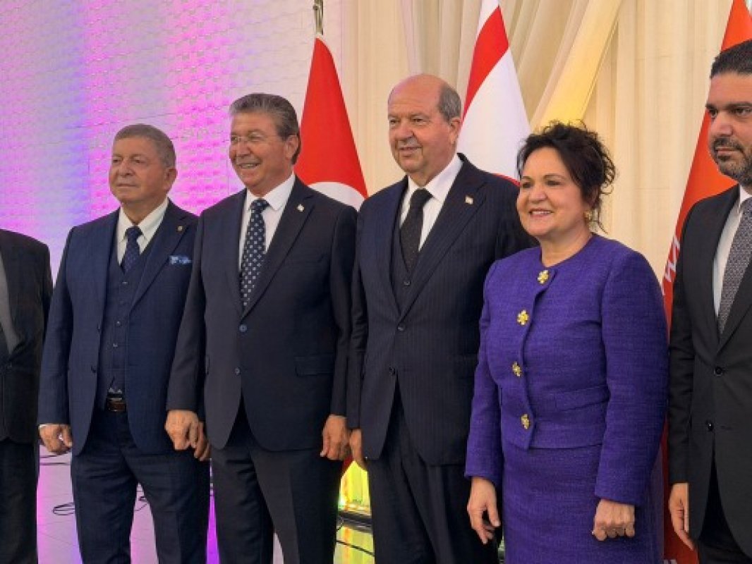 Başbakan Üstel, bayram tebriği kabul etti