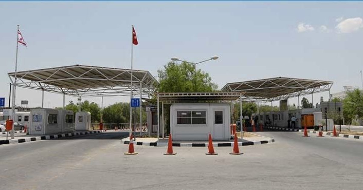 Metehan’da Kıbrıslı Türk çiftin aracında 208 bin euro nakit para tespit edildi